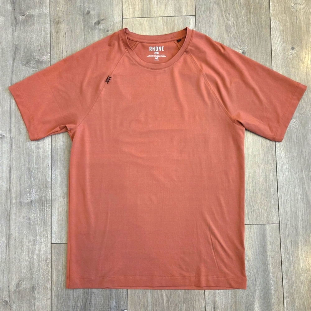 Rhone Reign Tee Shirt Red Brick Activewear Workout Short Sleeve Mens Small
